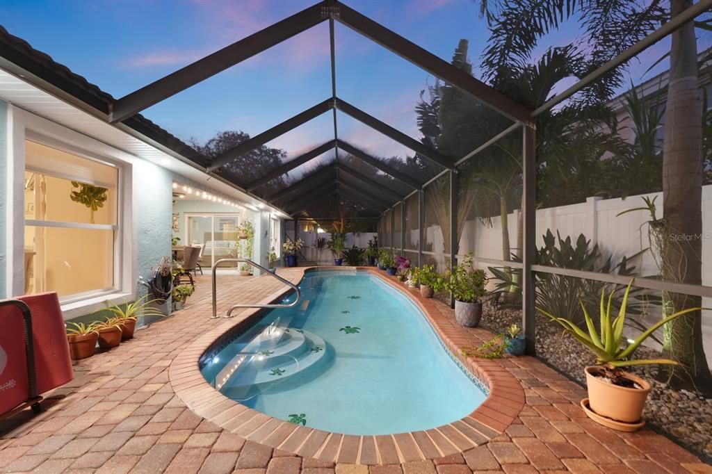 En Venta: $700,000 (5 camas, 3 baños, 2090 Pies cuadrados)