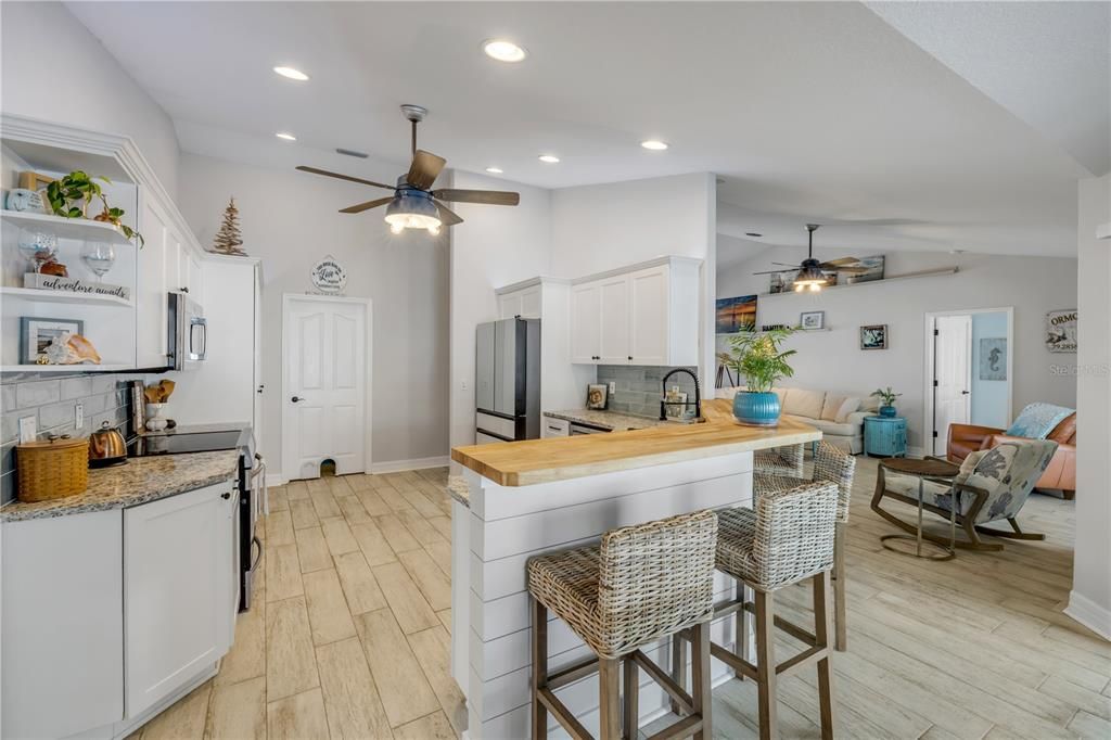 En Venta: $700,000 (5 camas, 3 baños, 2090 Pies cuadrados)