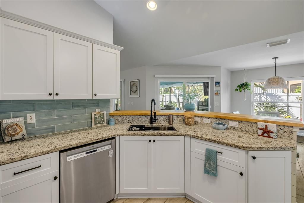 En Venta: $700,000 (5 camas, 3 baños, 2090 Pies cuadrados)