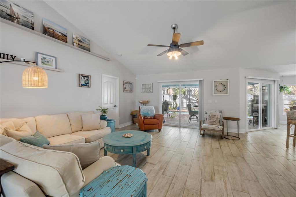 En Venta: $700,000 (5 camas, 3 baños, 2090 Pies cuadrados)