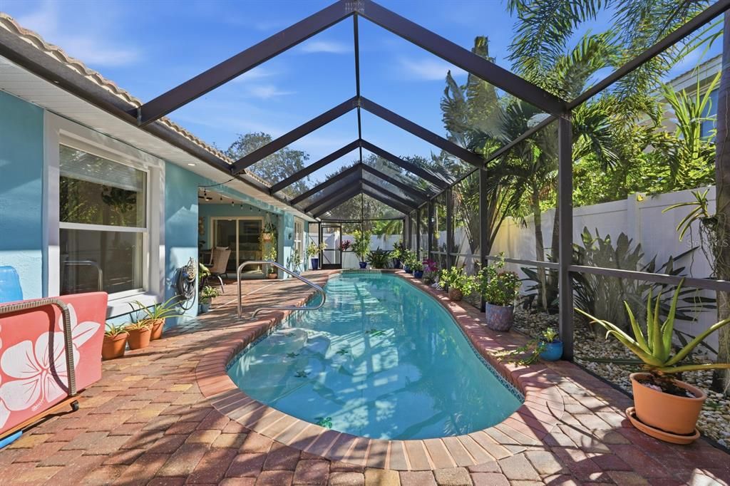 En Venta: $700,000 (5 camas, 3 baños, 2090 Pies cuadrados)