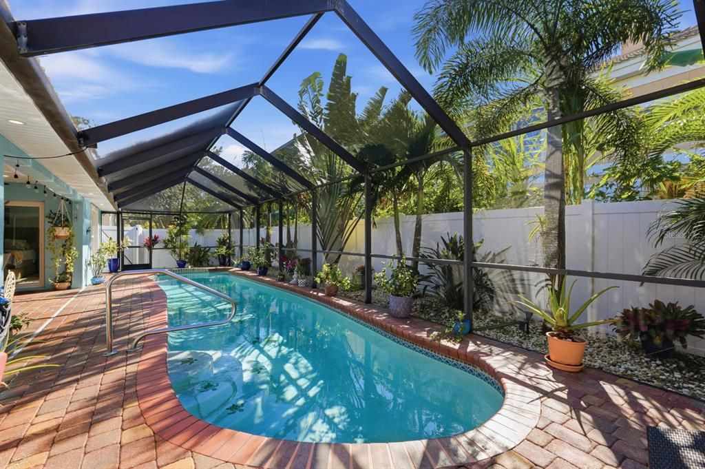 En Venta: $700,000 (5 camas, 3 baños, 2090 Pies cuadrados)