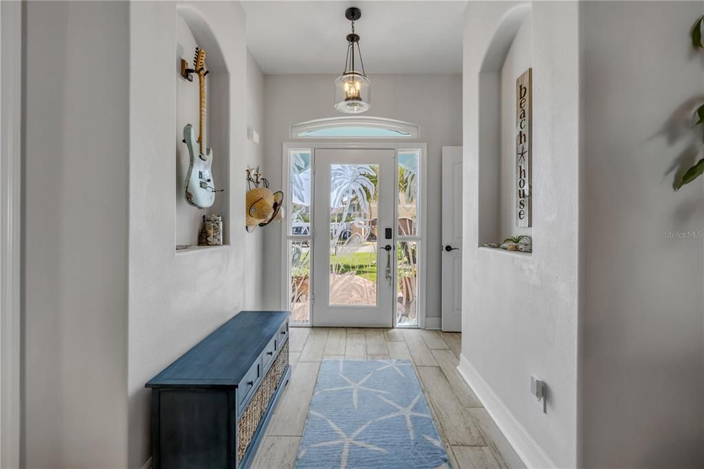 En Venta: $700,000 (5 camas, 3 baños, 2090 Pies cuadrados)