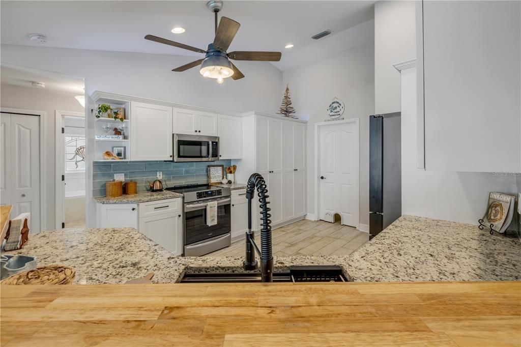 En Venta: $700,000 (5 camas, 3 baños, 2090 Pies cuadrados)