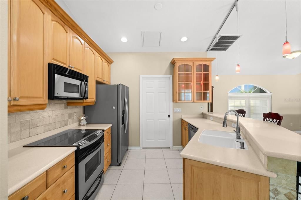 Activo con contrato: $375,000 (3 camas, 2 baños, 1628 Pies cuadrados)