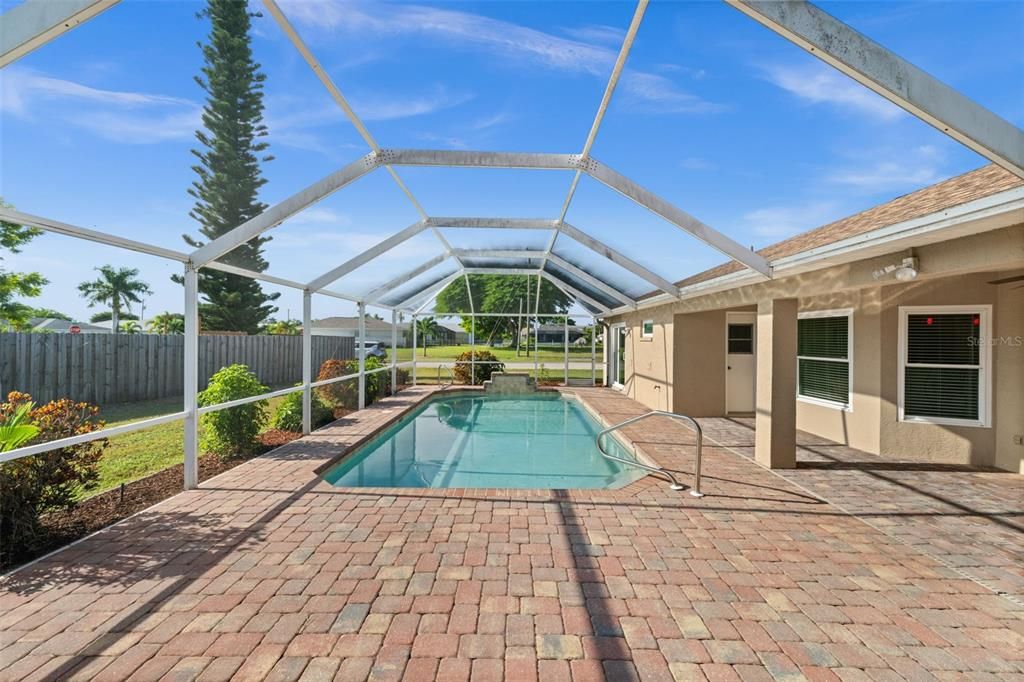 Activo con contrato: $375,000 (3 camas, 2 baños, 1628 Pies cuadrados)