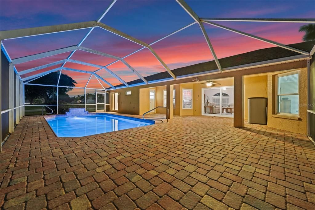 Activo con contrato: $375,000 (3 camas, 2 baños, 1628 Pies cuadrados)