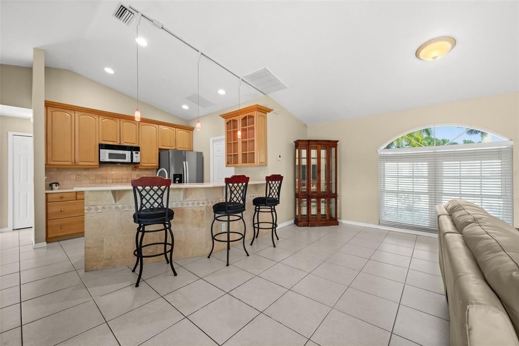 Activo con contrato: $375,000 (3 camas, 2 baños, 1628 Pies cuadrados)