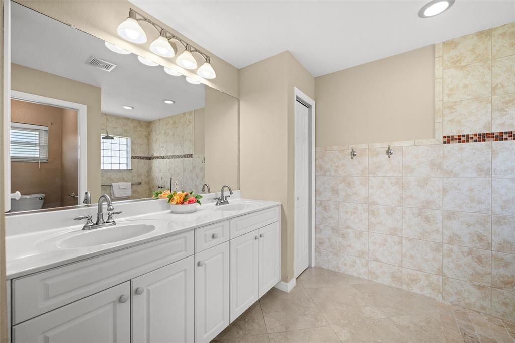 Activo con contrato: $375,000 (3 camas, 2 baños, 1628 Pies cuadrados)