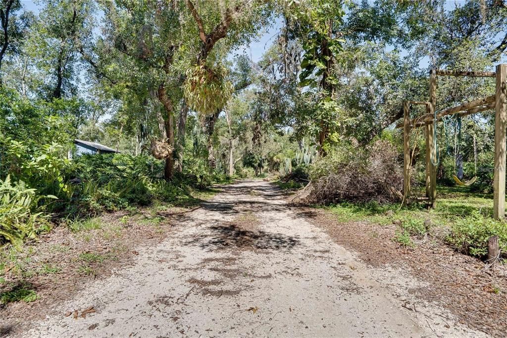 For Sale: $849,000 (5 beds, 4 baths, 2660 Square Feet)