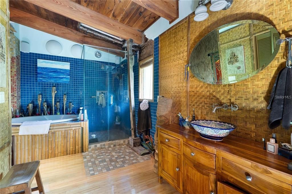 For Sale: $849,000 (5 beds, 4 baths, 2660 Square Feet)