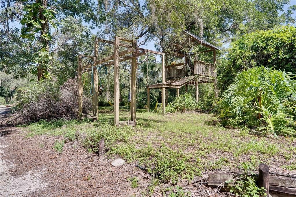 For Sale: $849,000 (5 beds, 4 baths, 2660 Square Feet)