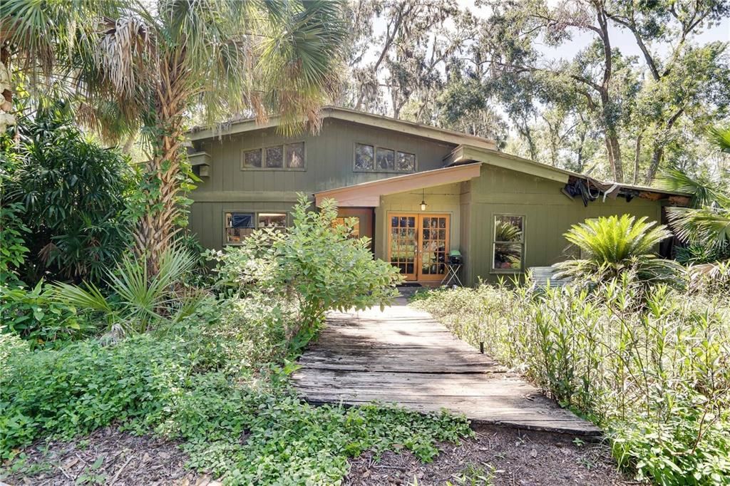 For Sale: $849,000 (5 beds, 4 baths, 2660 Square Feet)