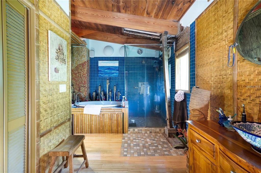 For Sale: $849,000 (5 beds, 4 baths, 2660 Square Feet)