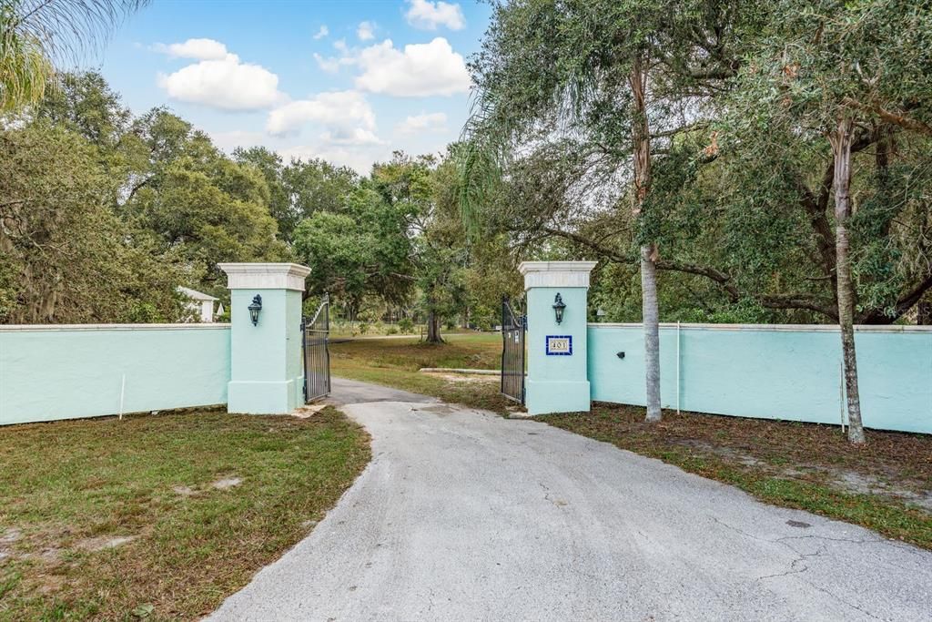 En Venta: $875,000 (4 camas, 2 baños, 2690 Pies cuadrados)