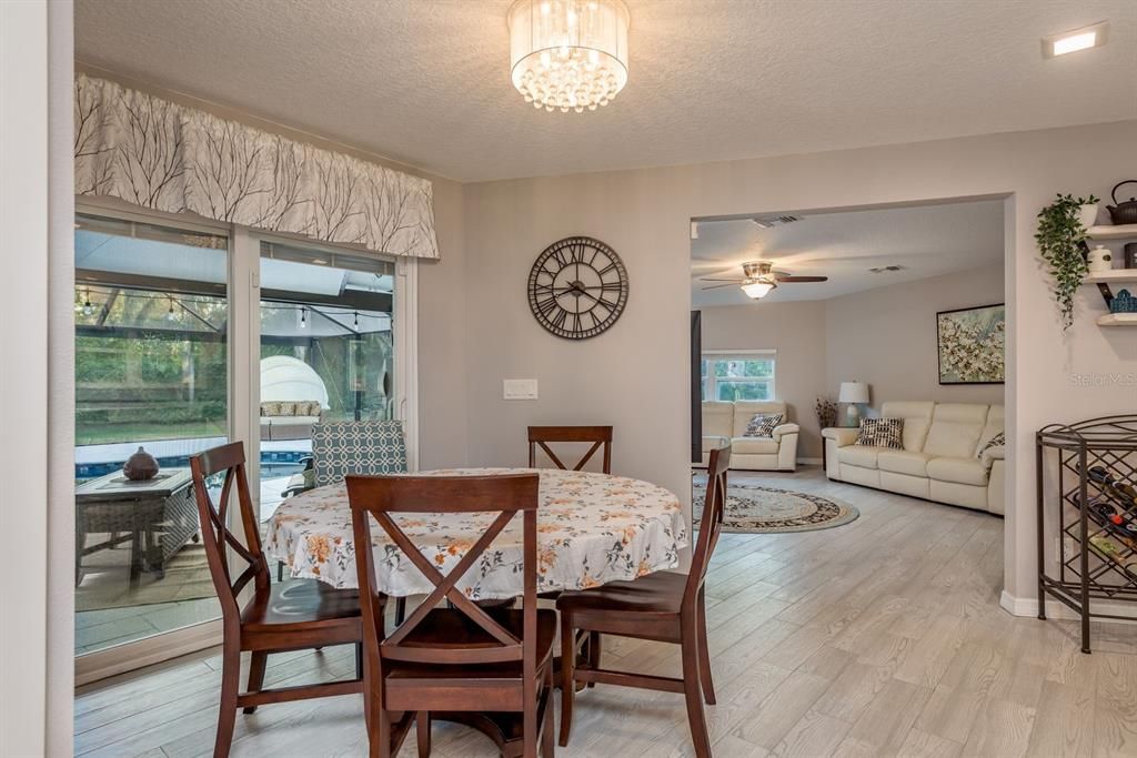 En Venta: $875,000 (4 camas, 2 baños, 2690 Pies cuadrados)