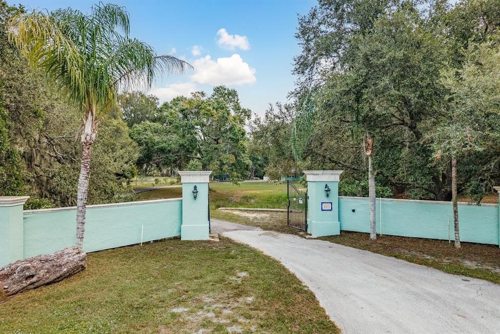 En Venta: $875,000 (4 camas, 2 baños, 2690 Pies cuadrados)