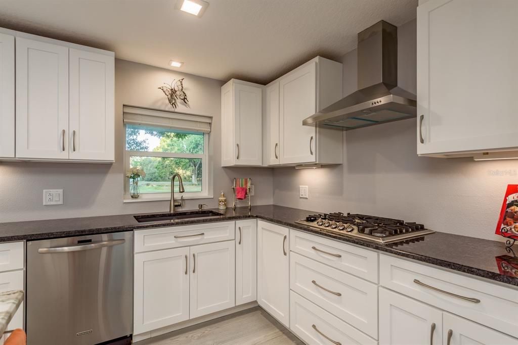 En Venta: $875,000 (4 camas, 2 baños, 2690 Pies cuadrados)