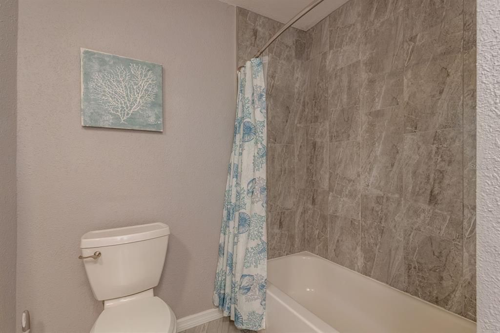 En Venta: $875,000 (4 camas, 2 baños, 2690 Pies cuadrados)