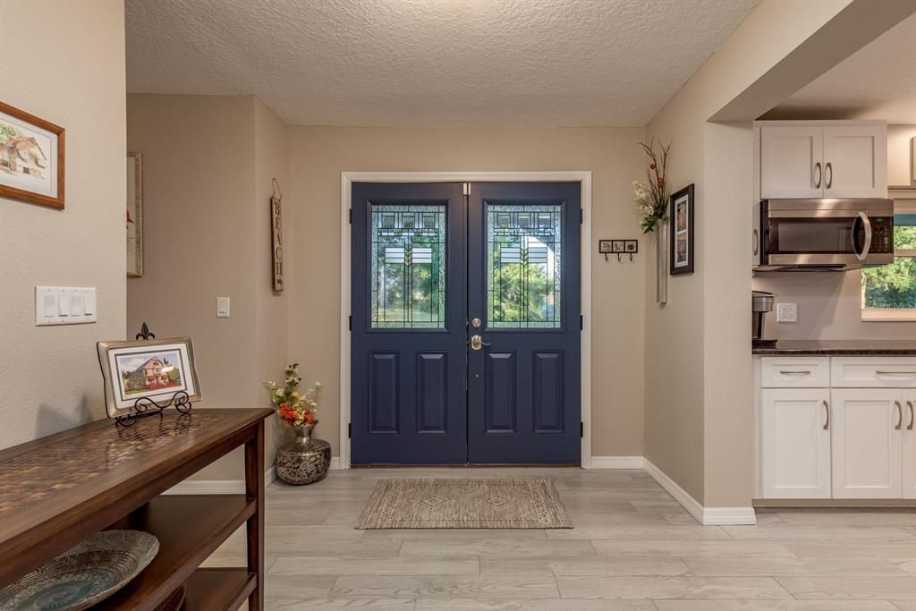 En Venta: $875,000 (4 camas, 2 baños, 2690 Pies cuadrados)