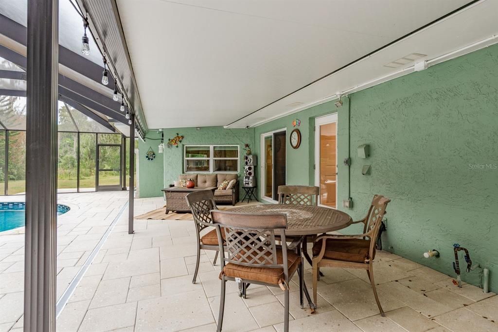 En Venta: $875,000 (4 camas, 2 baños, 2690 Pies cuadrados)