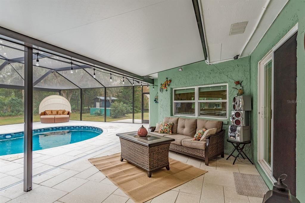 En Venta: $875,000 (4 camas, 2 baños, 2690 Pies cuadrados)