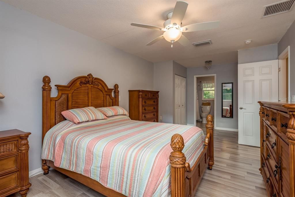 En Venta: $875,000 (4 camas, 2 baños, 2690 Pies cuadrados)