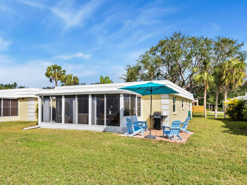 For Sale: $335,000 (2 beds, 2 baths, 1155 Square Feet)