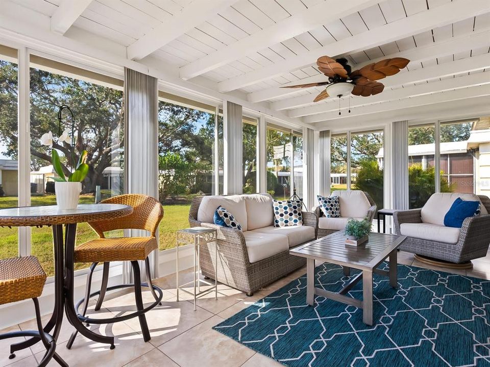 For Sale: $335,000 (2 beds, 2 baths, 1155 Square Feet)