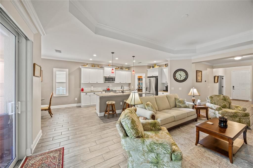 Под контрактом: $465,000 (3 спален, 2 ванн, 2226 Квадратных фут)