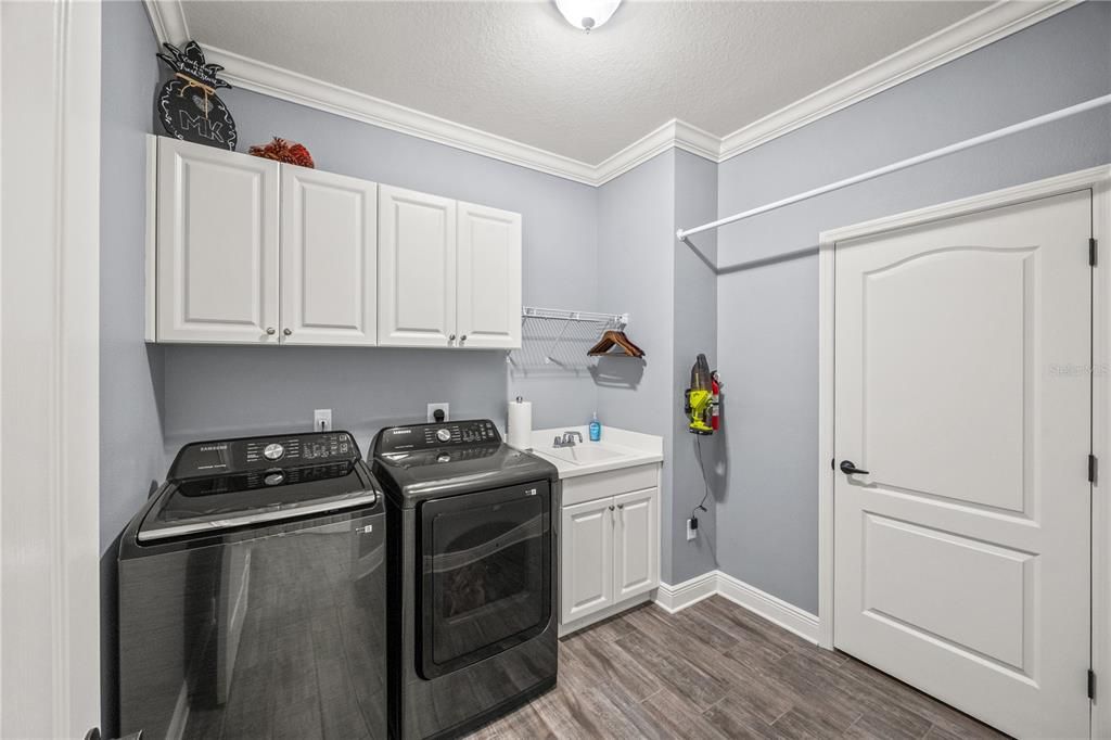 Под контрактом: $465,000 (3 спален, 2 ванн, 2226 Квадратных фут)