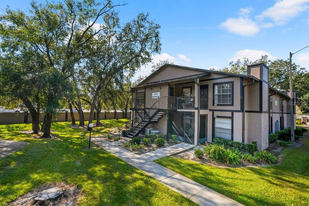 For Sale: $145,000 (2 beds, 2 baths, 912 Square Feet)