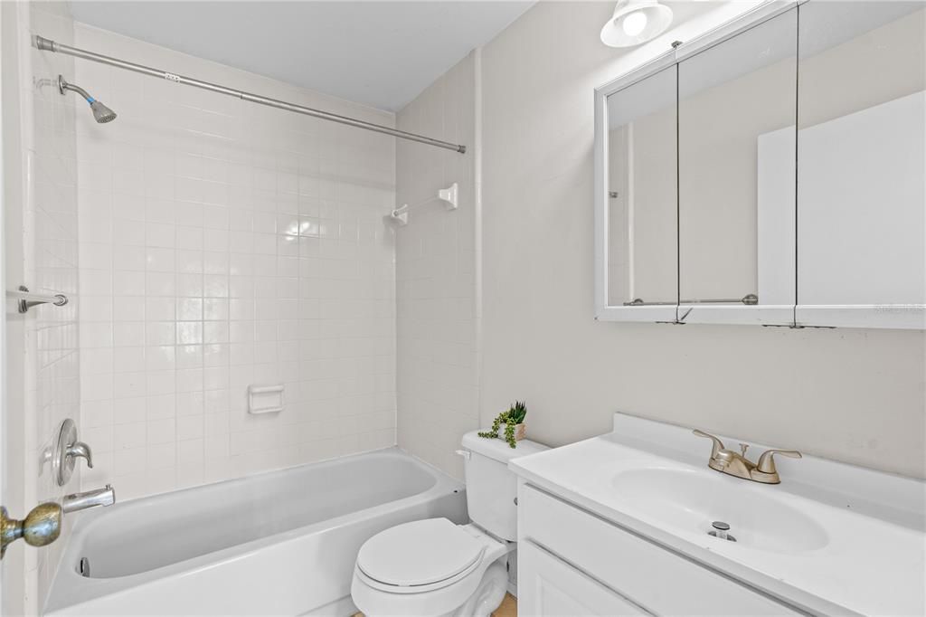 For Sale: $145,000 (2 beds, 2 baths, 912 Square Feet)