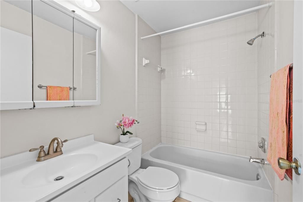 For Sale: $145,000 (2 beds, 2 baths, 912 Square Feet)