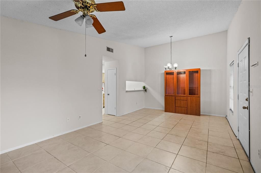 For Sale: $145,000 (2 beds, 2 baths, 912 Square Feet)