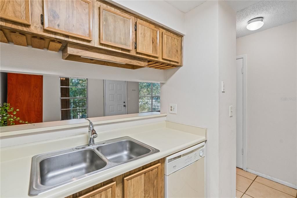 For Sale: $145,000 (2 beds, 2 baths, 912 Square Feet)