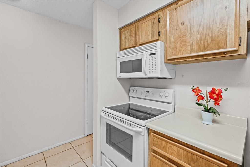 For Sale: $145,000 (2 beds, 2 baths, 912 Square Feet)