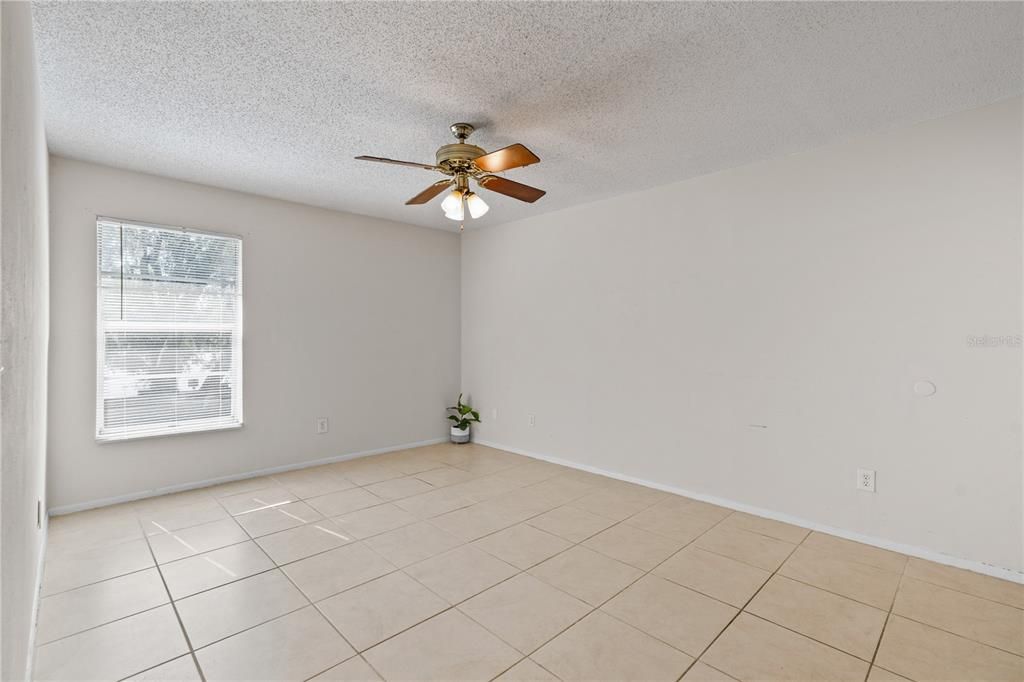 For Sale: $145,000 (2 beds, 2 baths, 912 Square Feet)