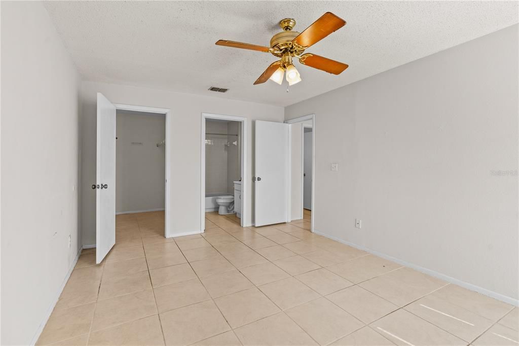 For Sale: $145,000 (2 beds, 2 baths, 912 Square Feet)