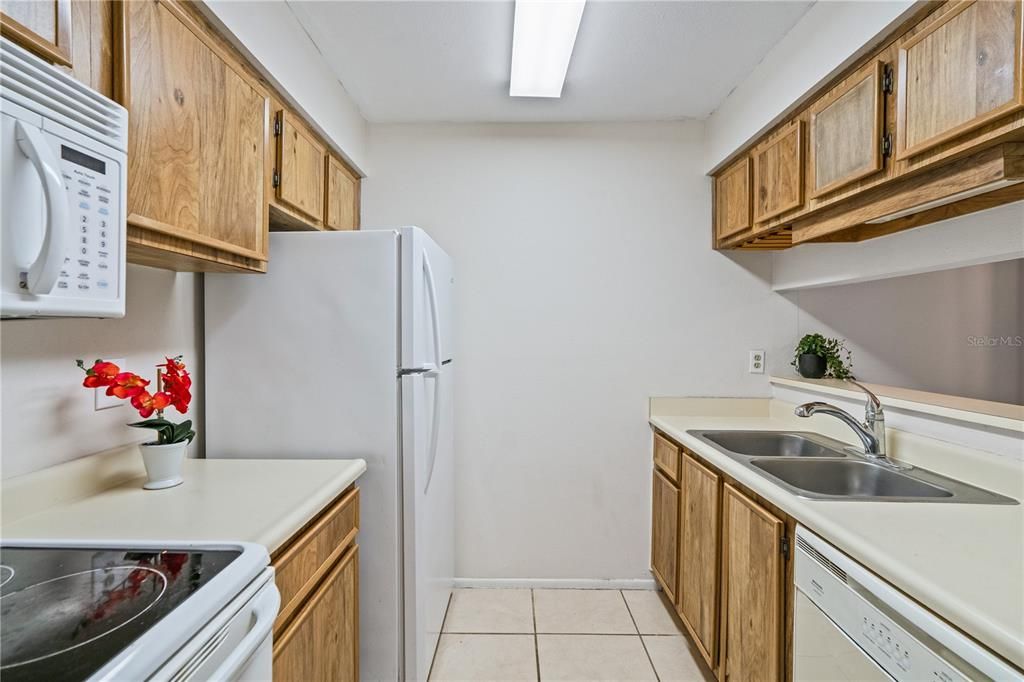 For Sale: $145,000 (2 beds, 2 baths, 912 Square Feet)