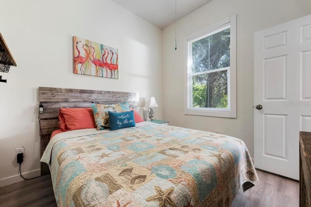 待售: $237,000 (2 贝兹, 1 浴室, 704 平方英尺)