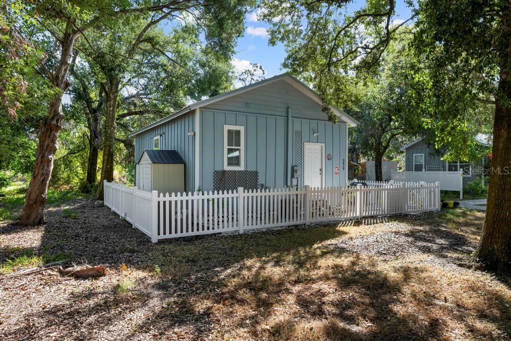 待售: $237,000 (2 贝兹, 1 浴室, 704 平方英尺)