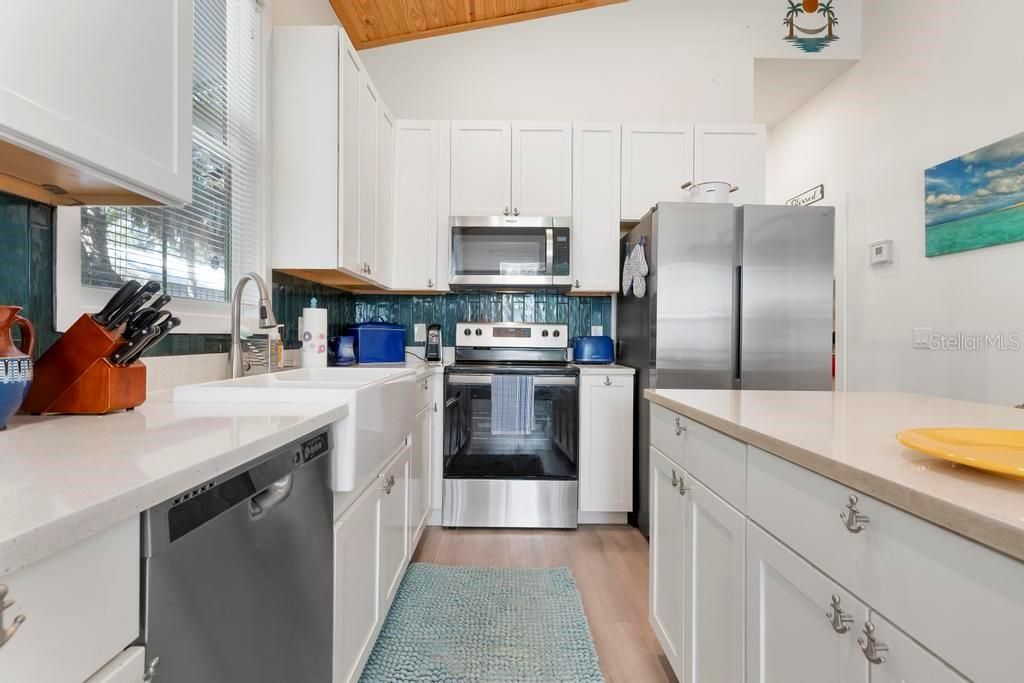 待售: $237,000 (2 贝兹, 1 浴室, 704 平方英尺)