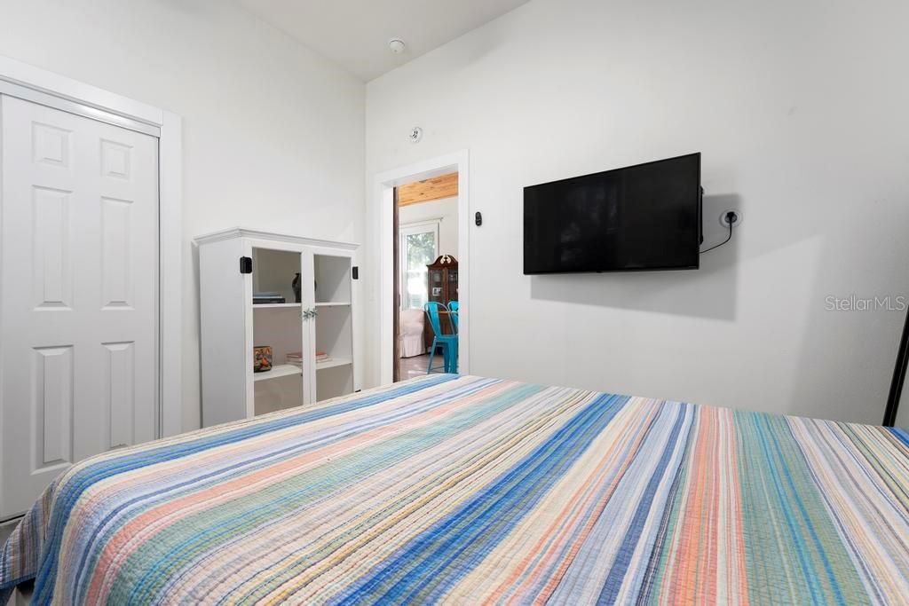 待售: $237,000 (2 贝兹, 1 浴室, 704 平方英尺)