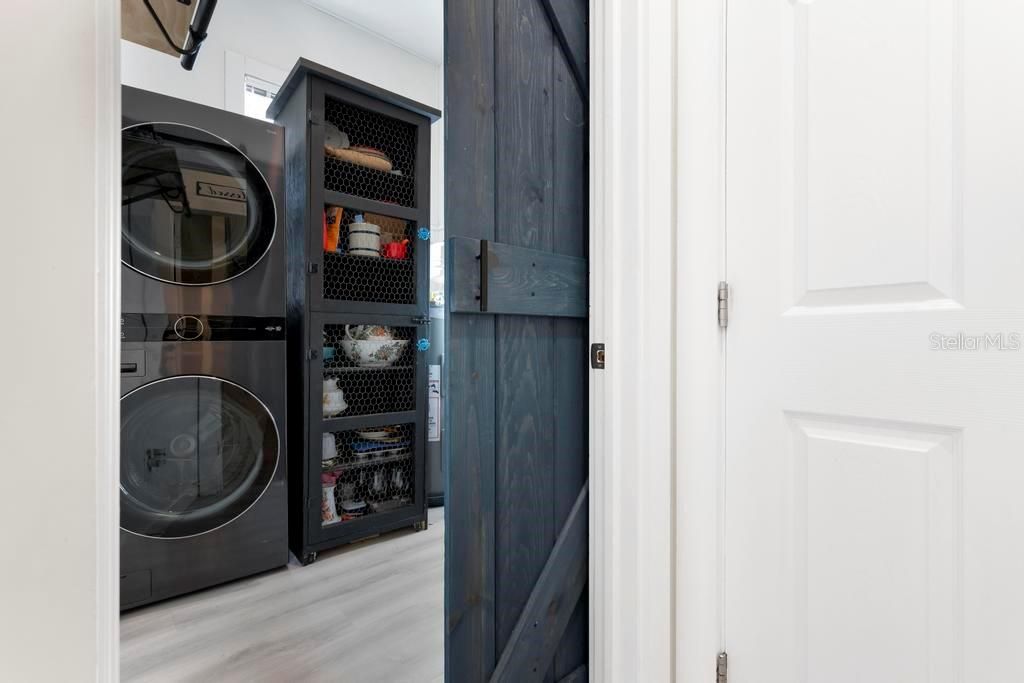 待售: $237,000 (2 贝兹, 1 浴室, 704 平方英尺)