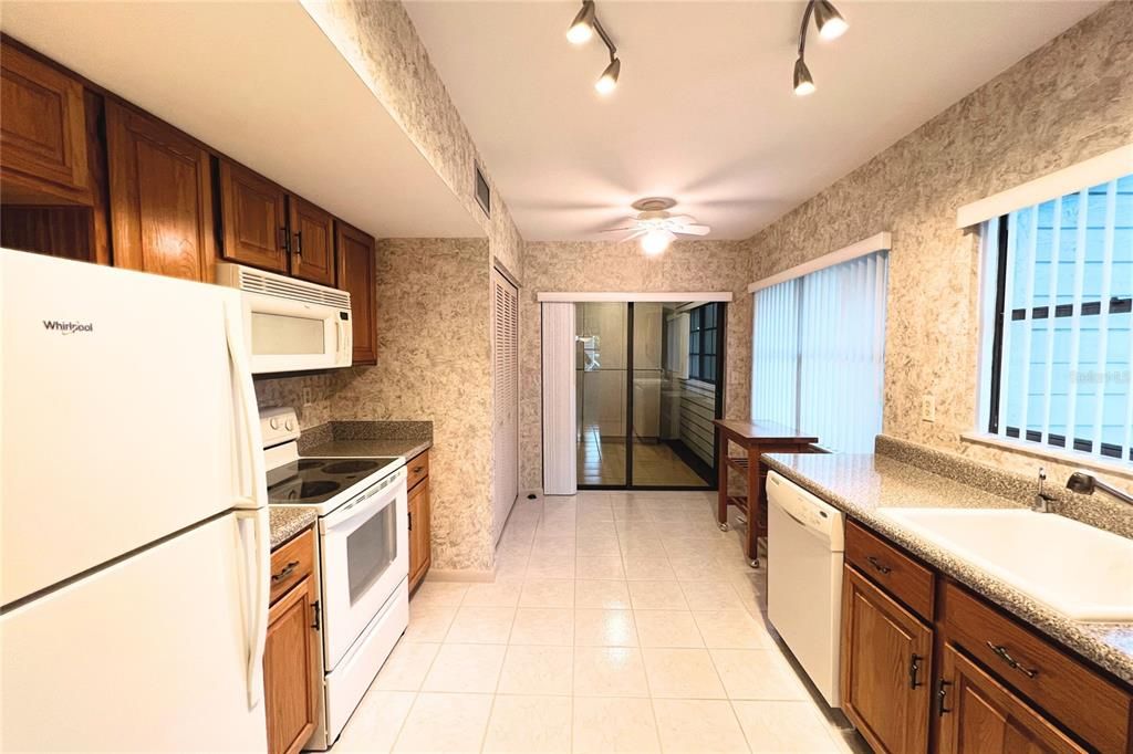 En Venta: $245,000 (2 camas, 2 baños, 1040 Pies cuadrados)