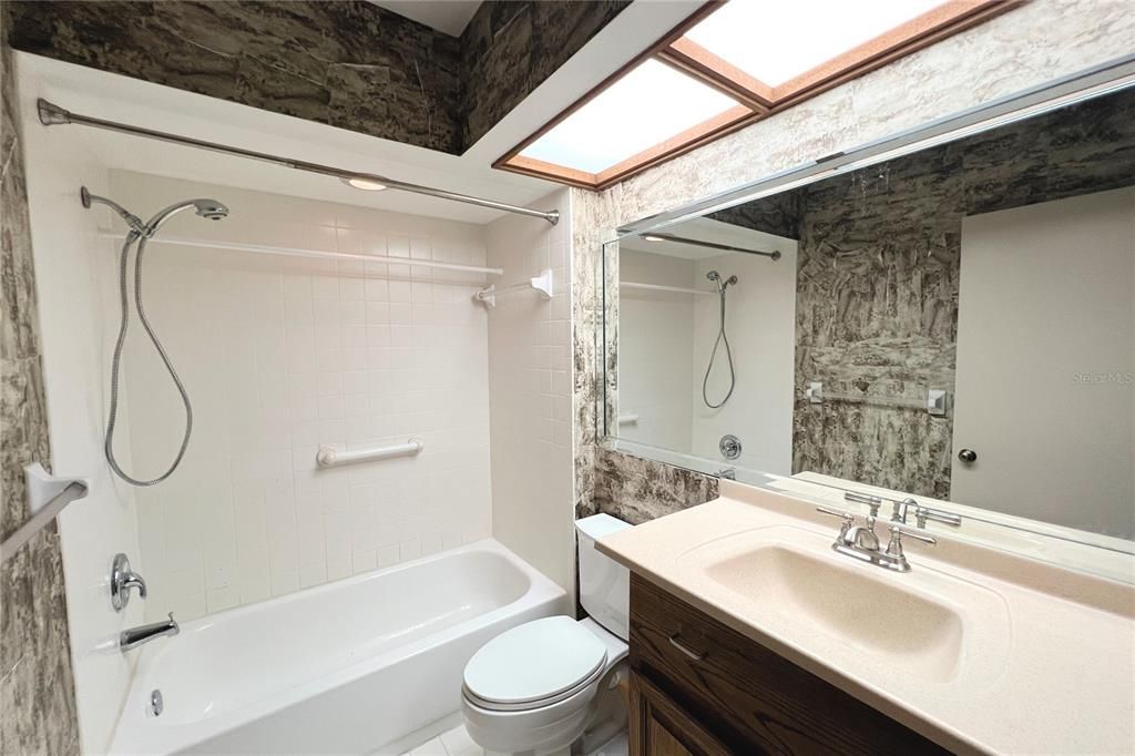 En Venta: $245,000 (2 camas, 2 baños, 1040 Pies cuadrados)