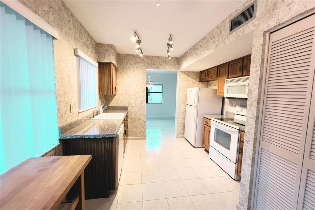 En Venta: $245,000 (2 camas, 2 baños, 1040 Pies cuadrados)