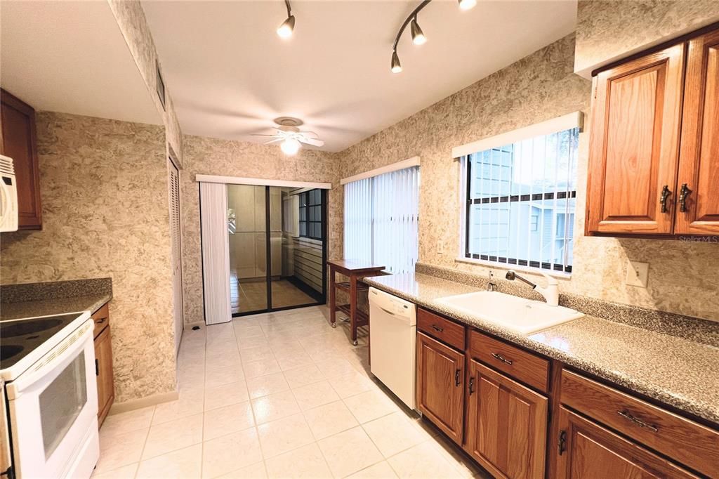 En Venta: $245,000 (2 camas, 2 baños, 1040 Pies cuadrados)