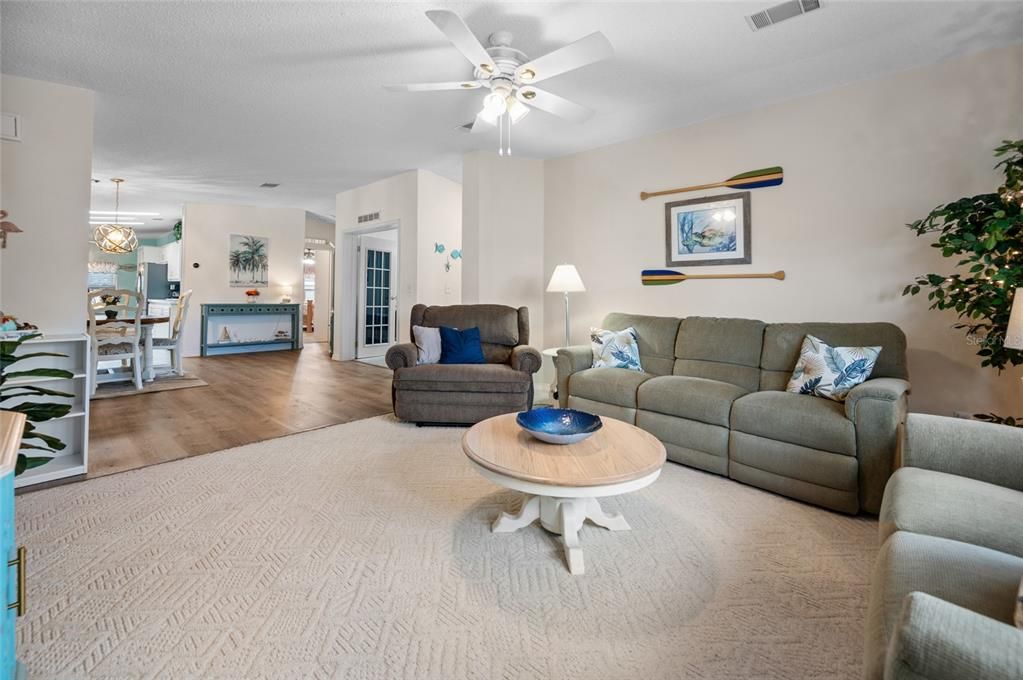 待售: $285,900 (2 贝兹, 2 浴室, 1751 平方英尺)